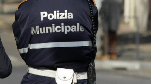 Campania: entrano abusivamente in una scuola per fare una grigliata, denunciati
