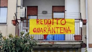 Coronavirus: Napoli lenzuolata per richiedere il reddito di quarantena