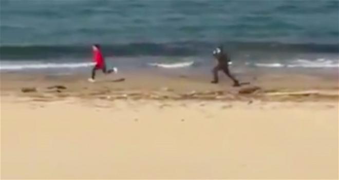Pescara, runner inseguito in spiaggia da un carabiniere: la fuga gli costa caro