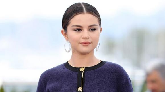 Demi Lovato e l’account fake per insultare Selena Gomez: il web si scatena contro di lei