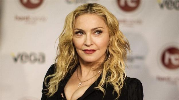 Madonna partecipa alle feste nonostante sia positiva al Covid-19: è bufera