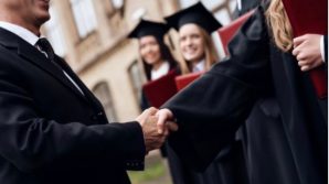 Sesso in cambio di esami all’università: sospeso il professore della Federico II