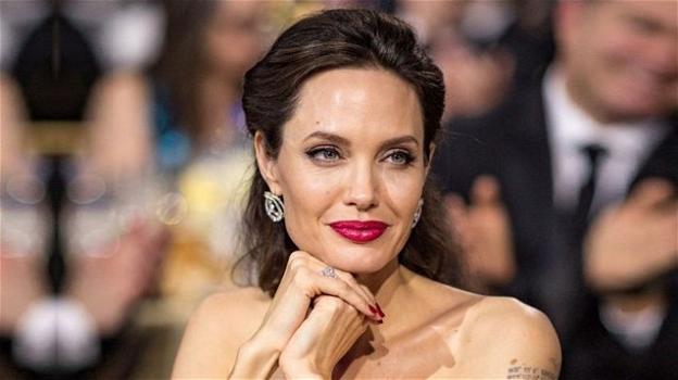 Angelina Jolie, il commovente omaggio alla defunta madre e a tutte le mamme