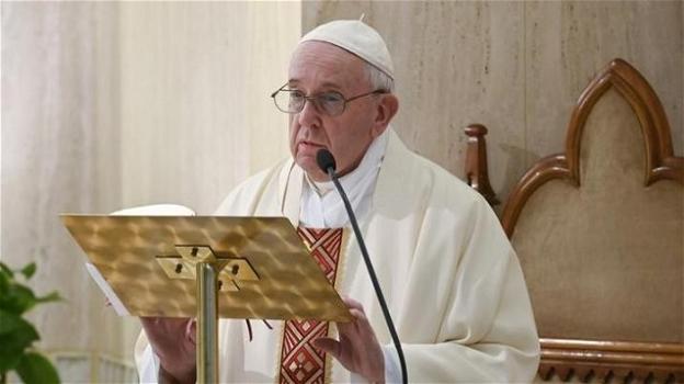 Papa Francesco: la pace di Gesù è aperta al Cielo. Prega per gli infermieri