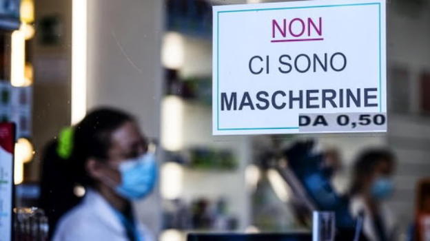 Coronavirus. Mascherine a 50 centesimi anche in tabaccheria, il commissario Arcuri: "Stiamo facendo la nostra parte"
