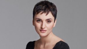 Arisa indosserà una parrucca: