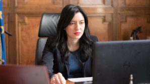Scuola, le parole del ministro Azzolina sulla sua sostituzione: