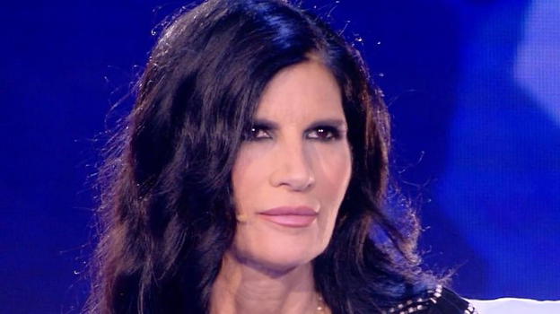 Pamela Prati attacca i suoi haters: "Mi augurano cose indicibili"