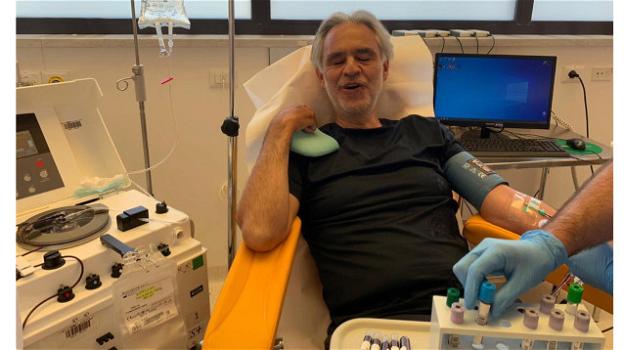 Andrea Bocelli guarito dal coronavirus sceglie di donare il plasma