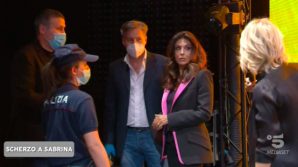 Amici Speciali: Sabrina Ferilli arrestata per finta, ma si spaventa davvero