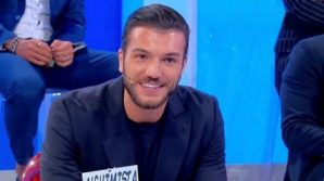 U&D: Alchimista svela il suo volto, non mancano le critiche sui social