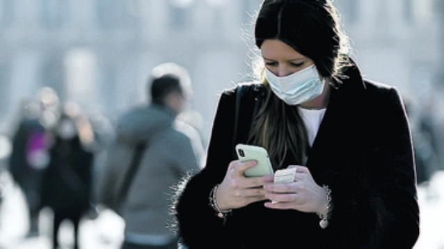Coronavirus, dalla Regione Lombardia parte un sms per errore: "È contagiato"