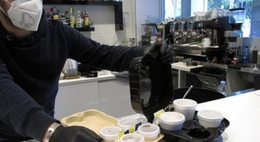 Coronavirus: barista porta il caffè ai poliziotti in servizio e viene multato dai vigili urbani