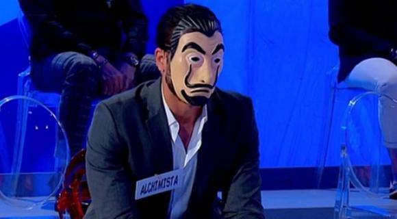 Uomini e Donne, scoperta l’identità dell’Alchimista? Ecco le prove schiaccianti