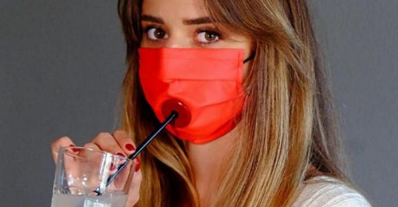 Lanciata Drinksafe: la nuova mascherina che ti permette di bere cocktail senza toglierla