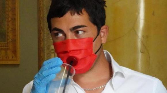Lanciata Drinksafe: la nuova mascherina che ti permette di bere cocktail senza toglierla