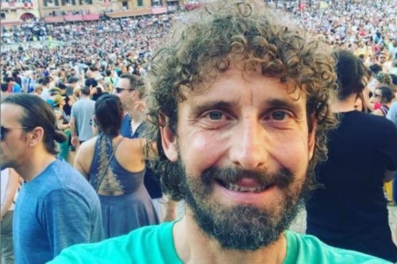 Chi taglia i capelli di Giuseppe Conte? Le Iene indagano. La risposta del Premier spiazza tutti