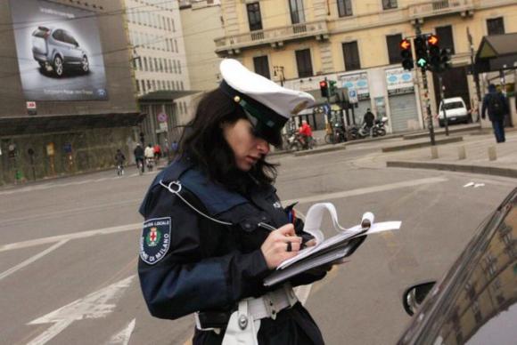 Coronavirus: barista porta il caffè ai poliziotti in servizio e viene multato dai vigili urbani
