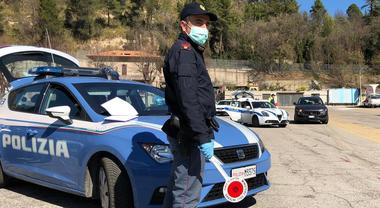Ivrea, anziana in giro per il paese fermata dalla Polizia: “Cerco cocaina”