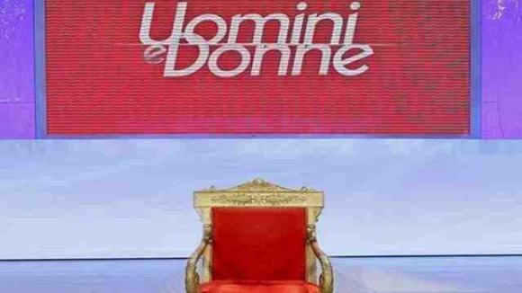 Uomini e Donne, la sfuriata di Gianni Sperti: “Non puoi mancarmi di rispetto!”