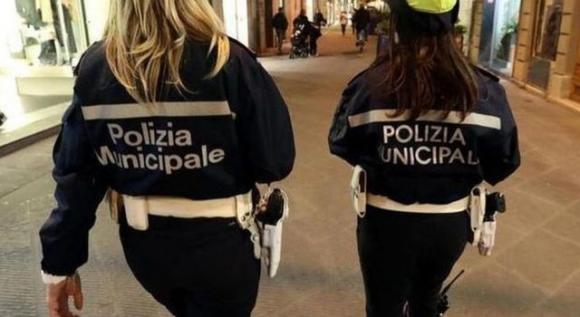 Coronavirus: barista porta il caffè ai poliziotti in servizio e viene multato dai vigili urbani