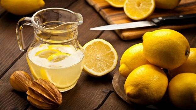 Acqua e limone, i benefici sul nostro organismo