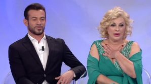 Critiche a Gianni Sperti e lodi per la Cipollari da parte di un noto giornalista