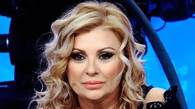Tina Cipollari solleva dubbi su Riccardo Guarnieri e lancia una stoccata a Gemma