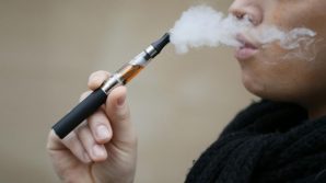 Le sigarette elettroniche potrebbero favorire la parodontite