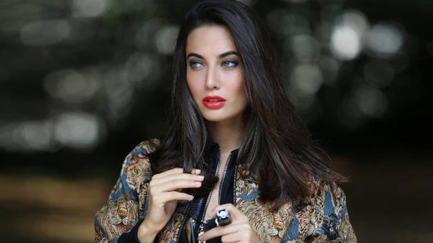 Giulia Valentina contatta una fan, segue un gesto inaspettato