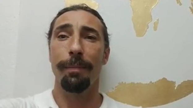 Messaggi choc per Brumotti: "Infame, ti taglio la gola"