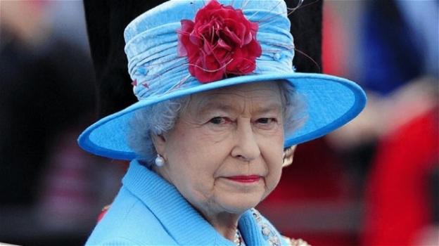 L’indiscrezione sulla Regina Elisabetta: abdicherà al termine della pandemia