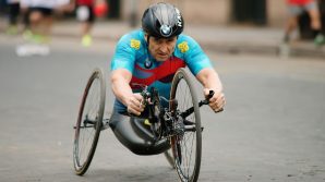 Grave incidente per Alex Zanardi, travolto da un camion sulla sua handbike