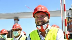 Ponte Morandi, i parenti delle vittime criticano Salvini e i politici per la spettacolarizzazione perenne