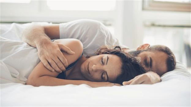 Dormire in coppia migliora sonno e memoria