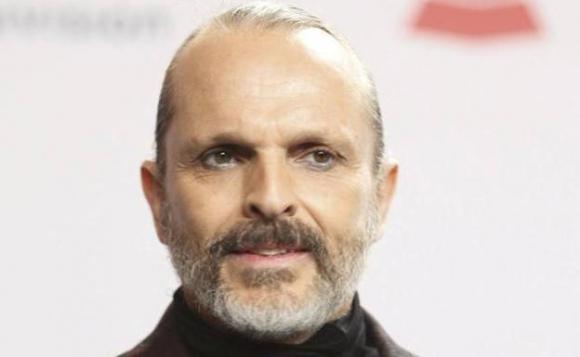 Miguel Bosé e le teorie del complotto: “No a 5G, vaccini e Bill Gates”