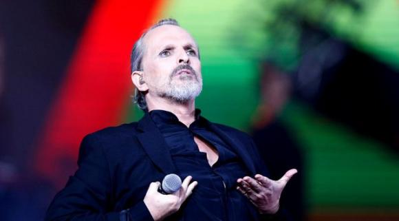 Miguel Bosé e le teorie del complotto: “No a 5G, vaccini e Bill Gates”
