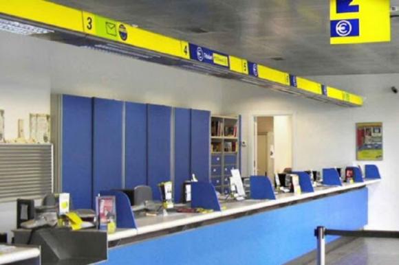 Lecce: la sua pratica è bloccata, 87enne si presenta con il fucile alle poste
