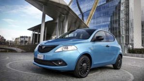 Lancia Ypsilon: la piccola utilitaria glamour diventa anche ibrida