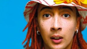 Fan di Ghali cerca di entrare in casa del cantante urlando e spaccando vasi, rischia una denuncia