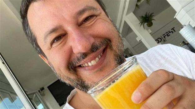 Matteo Salvini ritorna al Papeete Beach, ma stavolta niente mojito