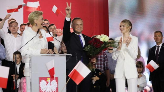 Polonia, fallisce la spallata dell’opposizione: Andrzej Duda è rieletto presidente