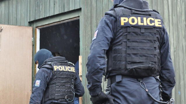 Russia: poliziotti creano traffico di droga per poi smantellarlo e prendersi il merito