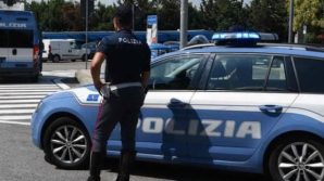 Milano, ragazza riceve un pacco