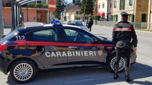 Genova, 74enne pubblica un annuncio immobiliare mettendo in bella vista le sue piante di marijuana: denunciata