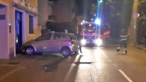 Sondrio: ubriaco al volante entra nel bar sfondandolo con la macchina
