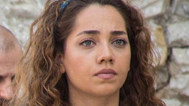 Come sorelle anticipazioni quinta puntata del 5 agosto Çilem salva Azra dal suo aguzzino scontro tra Deren e Kenan