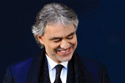 La Nuova Padania scrive di un comune che avrebbe tolto la cittadinanza a Bocelli, ma non esiste