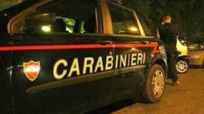 Bologna, lei lo attende in camera, ma lui chiama i carabinieri: