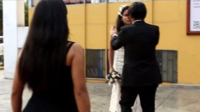 Amante dello sposo interrompe il matrimonio e rivela